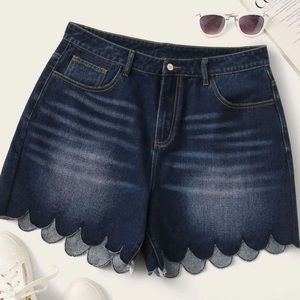 Scallop hem shorts